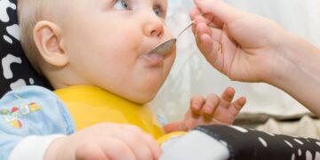 Як і коли починати давати каші малюкам корисні поради для батьків