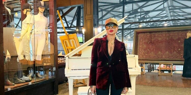 Картина “Похорон Путіна” і пропозиція інтиму від олігарха Фрідмана. Інтерв’ю Бацман із Третьяк. Відео