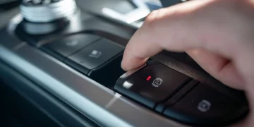 Кнопка замість важеля: Чому автовиробники відмовляються від ручника – Автоновини