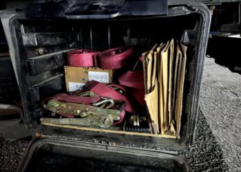 Контрабанда для вейпів: у вантажівці на КПП «Ужгород» знайшли 600 упаковок рідини для електронних сигарет –