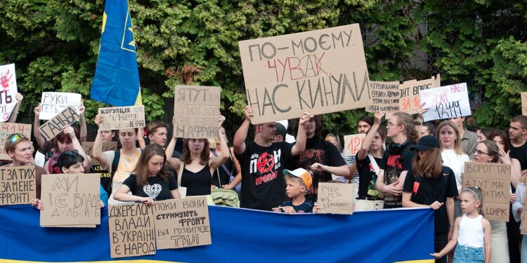 Корупція, митниця та ТЦК: соціологи назвали найгостріші проблеми Закарпаття та джерела соціальної напруги в регіоні –