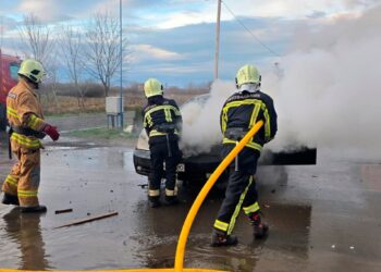 На Берегівщині авто загорілося просто під час руху (ФОТО)