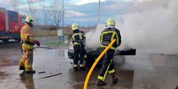 На Берегівщині авто загорілося просто під час руху (ФОТО)