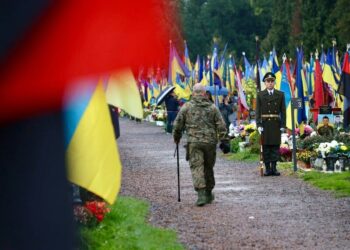 На цвинтарі у Львові майже не залишилося місця для загиблих захисників України. Фото