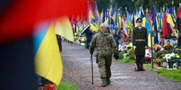 На цвинтарі у Львові майже не залишилося місця для загиблих захисників України. Фото