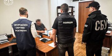 На Закарпатті судитимуть керівника благодійного фонду, який торгував гуманітарними авто для військових (ФОТО)