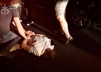 Нові схеми втечі за кордон на Закарпатті: 6 підозрюваних, 98 тисяч доларів хабарів і 14 зупинених «втікачів» – тижневий дайджест прокуратури