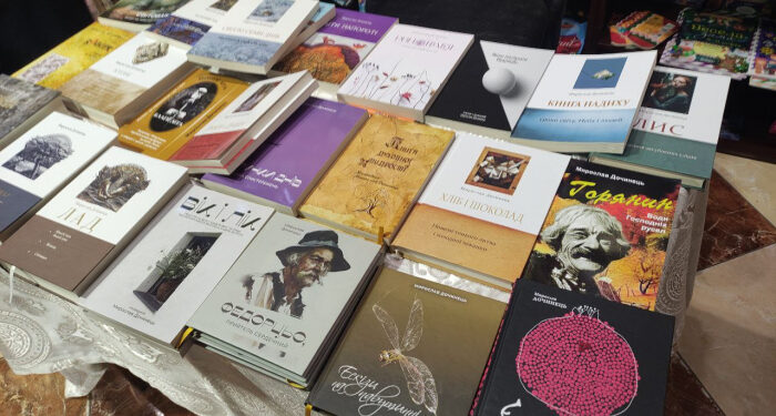 «Письменник за прилавком»: в Ужгороді стартувала очікувана акція – час особистого спілкування читачів з авторами –