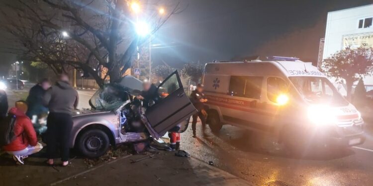 Поліція оприлюднила подробиці нічної смертельної ДТП в Ужгороді (ФОТО)