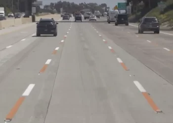 Помаранчеві смуги на дорогах: що означає нова розмітка в США? – Автоновини