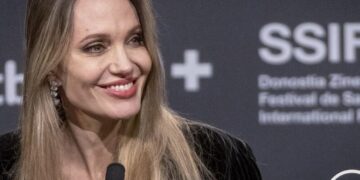 “Попросилася до вбиральні у ТЦК”. ЗМІ дізналися подробиці зупинки кортежу Джолі, але версії відрізняються