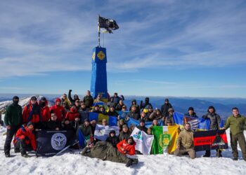 Психологічна реабілітація в Карпатах: ветерани зі всієї України здійснили символічне сходження на Говерлу (ФОТО) –