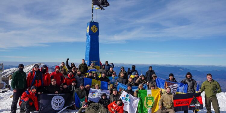 Психологічна реабілітація в Карпатах: ветерани зі всієї України здійснили символічне сходження на Говерлу (ФОТО) –