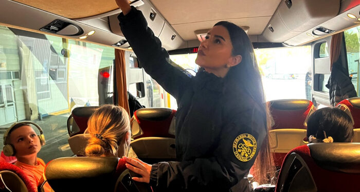 Робочі будні пліч-о-пліч: як дівчата та хлопці у митній формі спільно працюють на кордоні з Євросоюзом