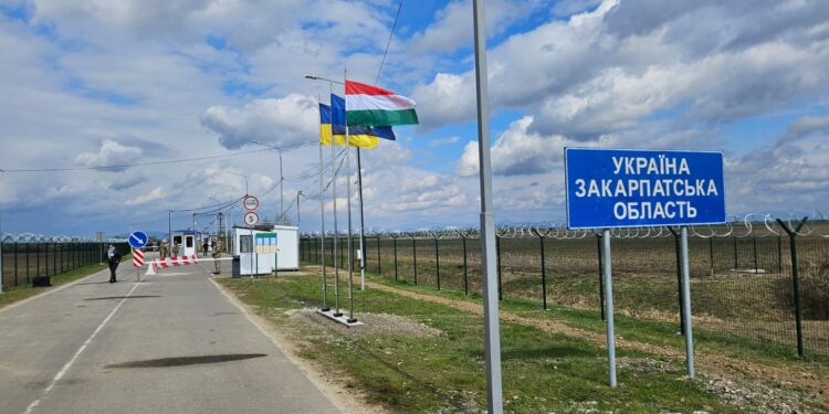 Toyota Land Cruiser прорвалася до Угорщини: на КПП «Велика Паладь» зафіксовано несанкціонований таран кордону –