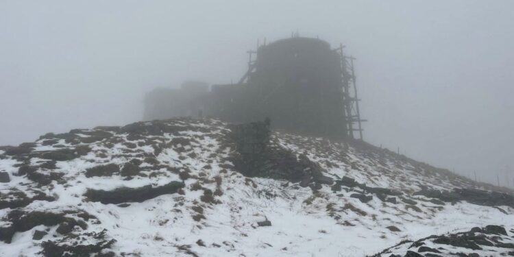 Туристів попереджають про складні погодні умови у Карпатах (ФОТО)