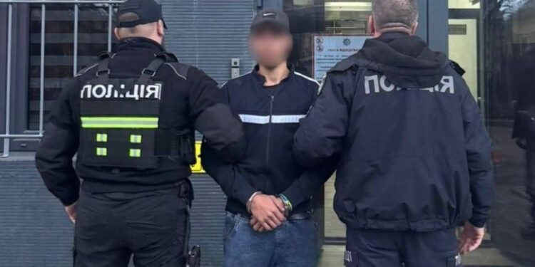 У Берегові 20-річний хлопець обікрав будинок 61-річної жінки (ФОТО)