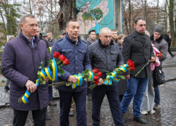 У День Гідності та Свободи Ужгород згадує події двох революцій і вшановує борців за свободу