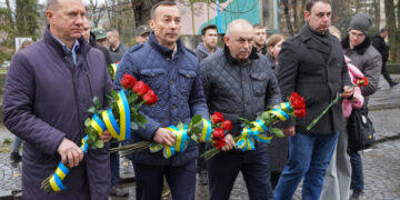 У День Гідності та Свободи Ужгород згадує події двох революцій і вшановує борців за свободу