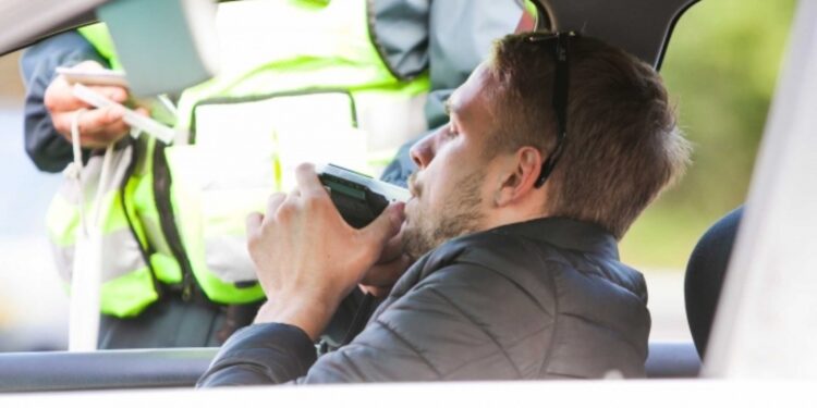 У Мукачеві зупинили водія, який вдруге за рік їздив напідпитку та без права керування