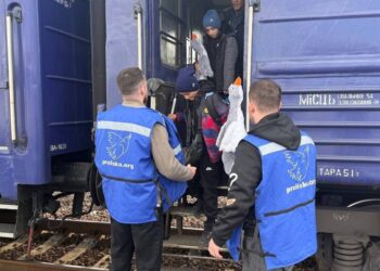 У Мукачеві зустріли евакуйовану родину із Запорізької області (ФОТО)