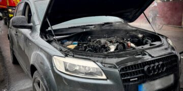 У селі Іза на Хустщині на ходу спалахнула Audi Q7 (ФОТО)