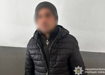 У Виноградові чоловік обікрав пацієнтку лікарні під час відвідувань (ФОТО)