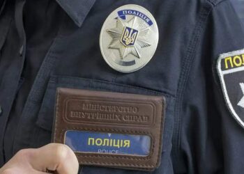 Ужгородський поліцейський уник покарання за перевезення “ухилянтів” до кордону під виглядом понятих