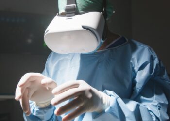 В Україні провели понад 200 операцій із використанням окулярів доповненої реальності. Як це працює?