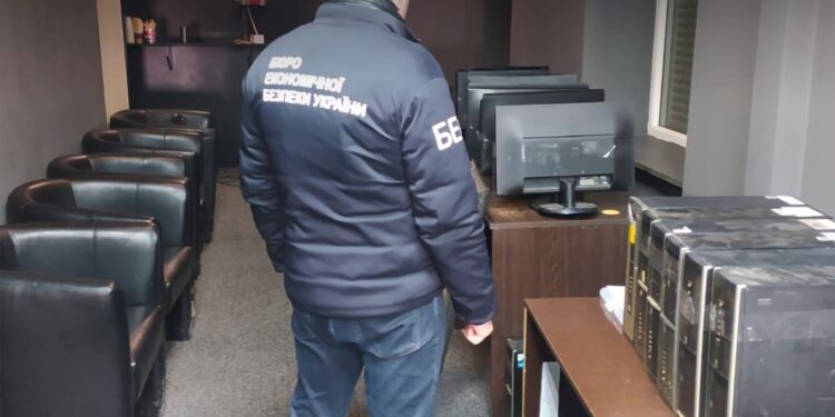 В Ужгороді адміністраторці підпільного казино присудили 500 тис. грн штрафу