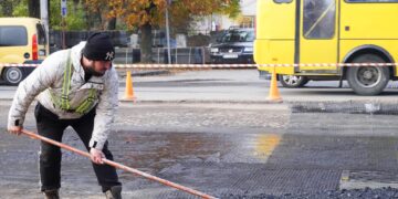 В Ужгороді частково перекриють рух на вулиці Карпатської України (ФОТО)