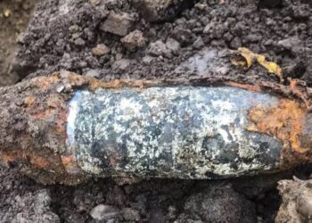 В Ужгороді під час земельних робіт знайшли артилерійський снаряд часів Другої світової (ФОТО)