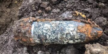 В Ужгороді під час земельних робіт знайшли артилерійський снаряд часів Другої світової (ФОТО)