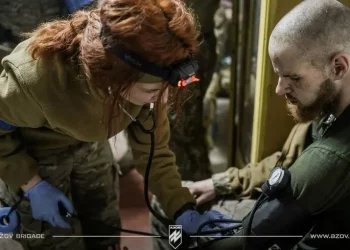 Врачам в зонах боевых действий повысили зарплаты — решение правительства – Здоров’я