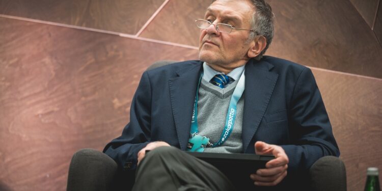 Закарпатці під час опитування висловилися щодо переселенців, політики орбана, самоідентифікації, належності регіону та вітряків