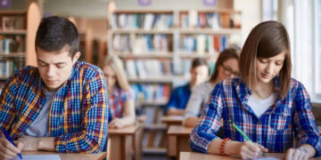 Закарпатські школи переходять на цифрове самооцінювання в системі EvaluEd