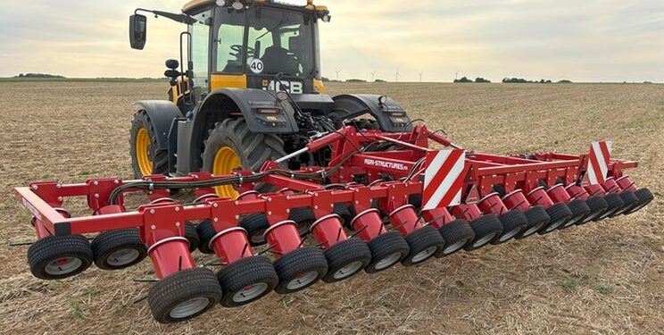 Французи винайшли шинний прополювач, який витягує бур’яни з корінням – Техніка