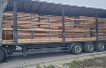 20 кубометрів букових дощок вилучили митники на Закарпатті на кордоні з Румунією — Суспільне Ужгород