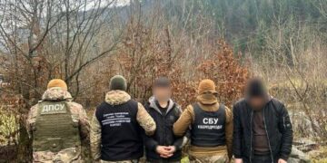 $7000 за «трансфер»: На Закарпатті викрили організатора та спільника у незаконному переправленні військовозобов’язаних –