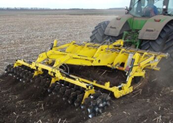 Глибоке рихлення дало фермеру +5 ц/га соняшнику: як працює TERRALAND – Техніка