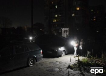 Час вимкнень світла в більшості регіонів України зменшився. Чи збережеться тенденція?