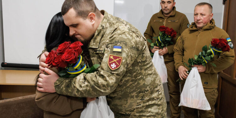 «До таких родин треба йти»: На Закарпатті військові ЦВС зустрілися з сім’ями загиблих Героїв, щоб вчитися комунікації (ФОТО) –