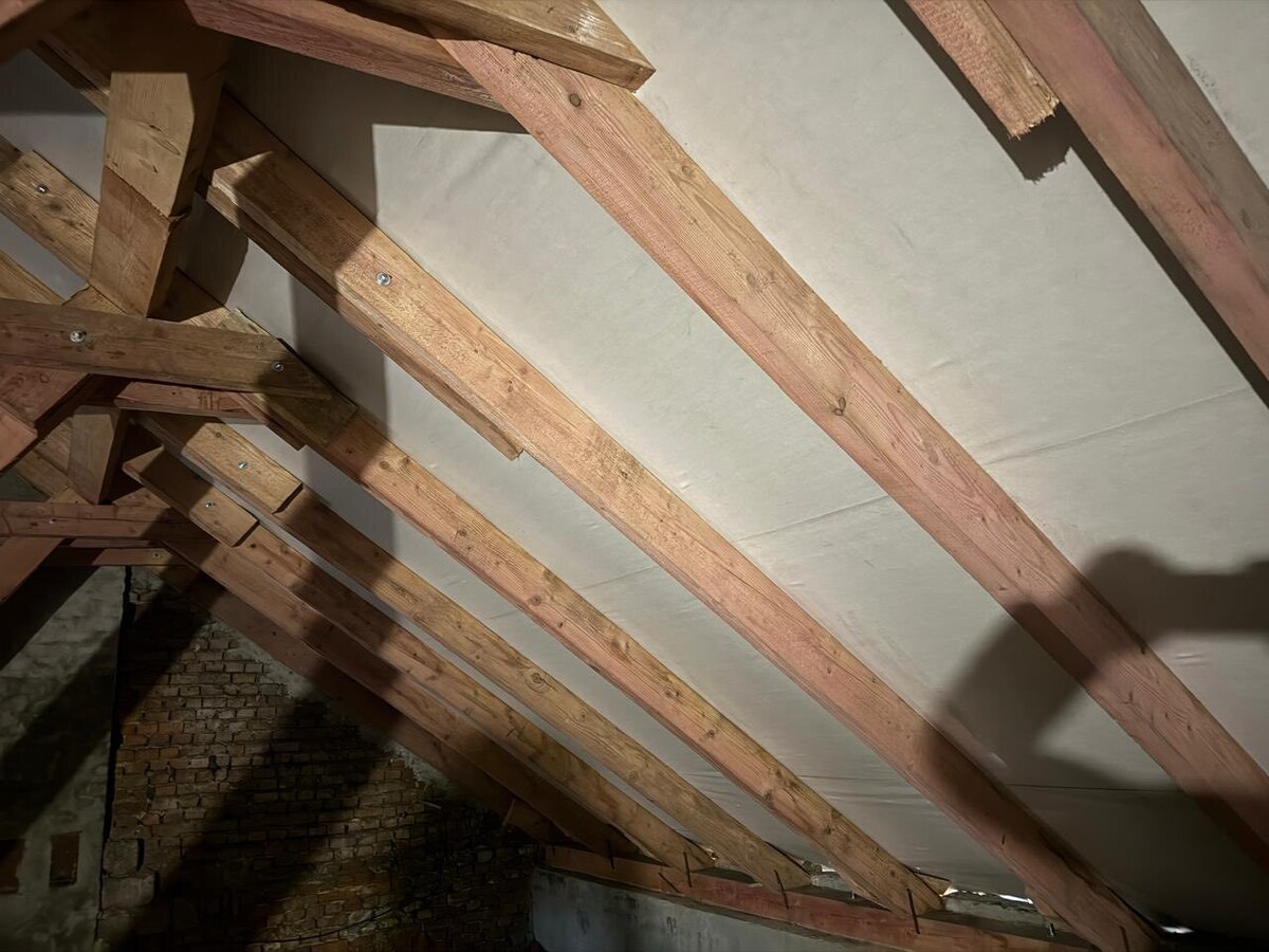відновлені дерев’яні конструкції даху
