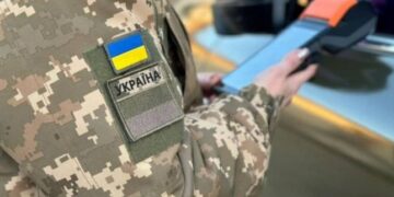 Виїзд за кордон для чоловіків по-новому з 1 січня 2026 року: який документ має бути — Закарпаття