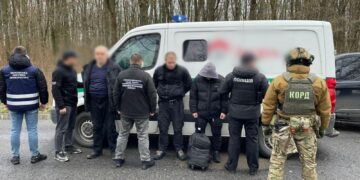 На Берегівщині викрили керівника банку, який організував схему перевезення ухилянтів у бронекапсулі інкасаторського авто –