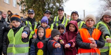 На дотик і звук: на Закарпатті поліцейські провели інтерактивні уроки безпеки для дітей з порушенням зору –