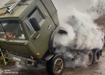 На Хустщині під час руху загорівся КАМАЗ (ФОТО)