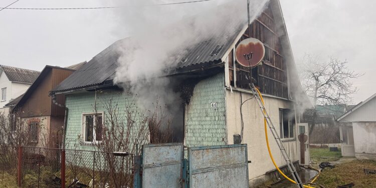 На Тячівщині під час пожежі у будинку загинув 61-річний чоловік (ФОТО)