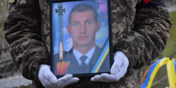 На Закарпатті попрощалися з полеглим на Харківщині 23-річним прикордонником Іваном Довганичем (ФОТО)