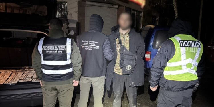На Закарпатті викрили переправника, який за $7000 вів ухилянтів до кордону з Румунією (ФОТО)